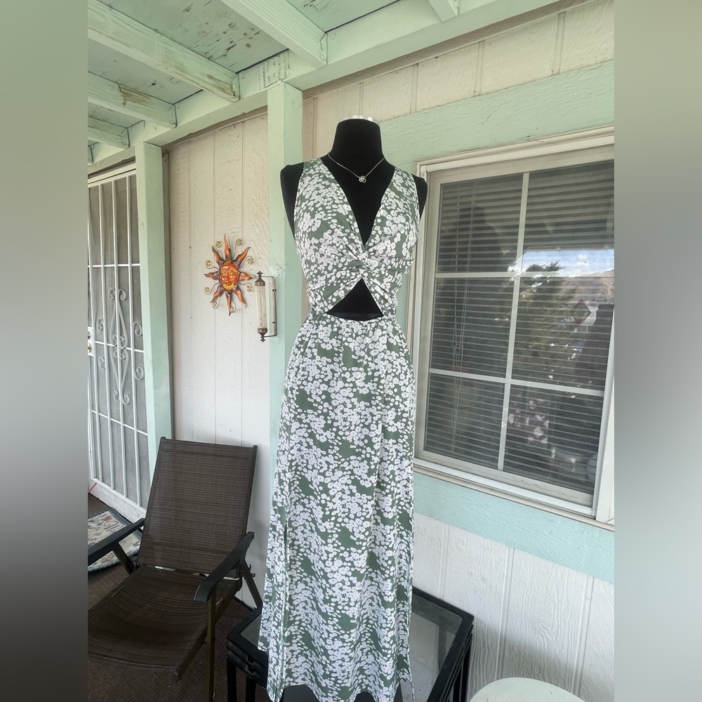 SHEIN VCAY Ditsy Floral Twist Hem Dress